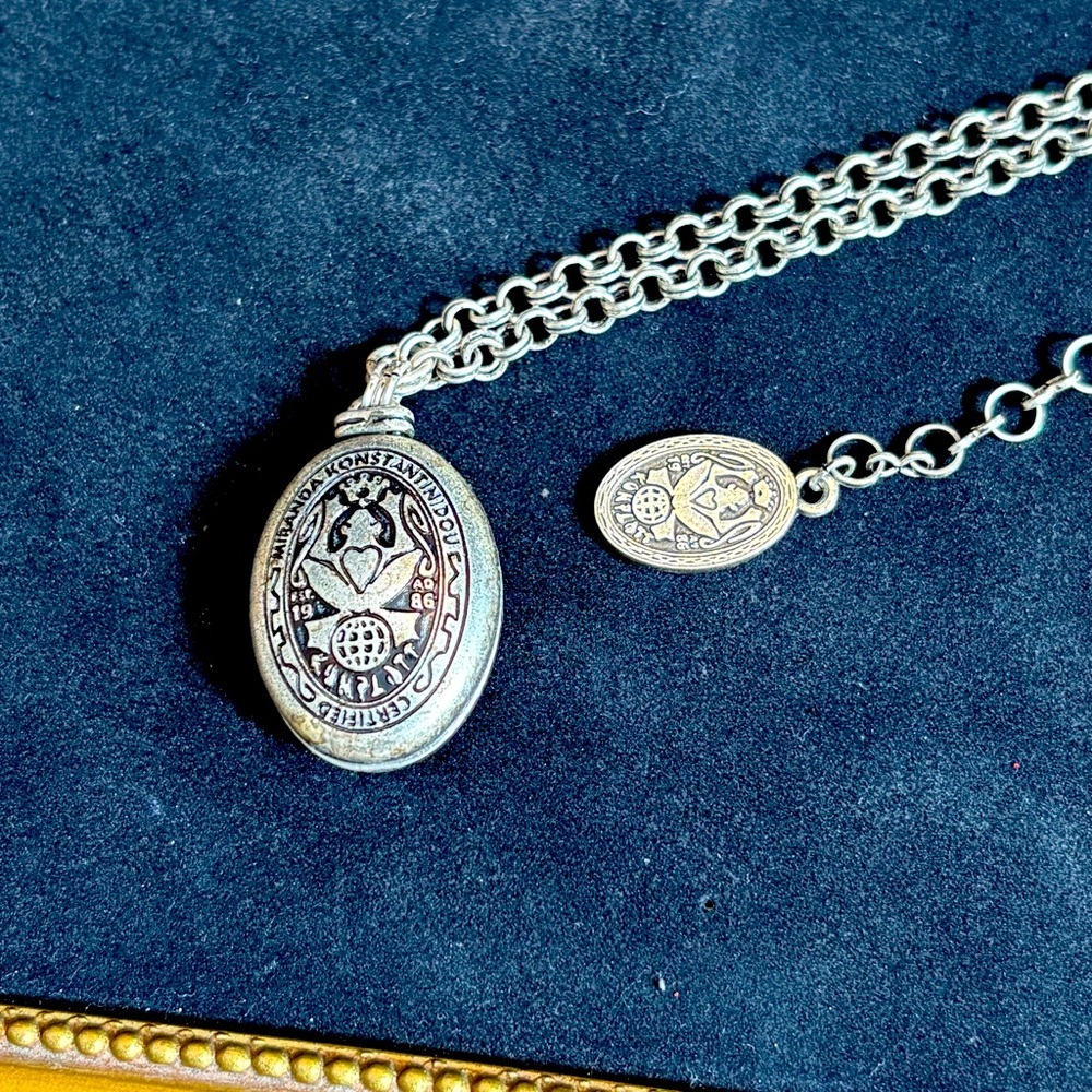 Konplot- Silver Locket Style Necklace with Chain - Picture 3 of 5